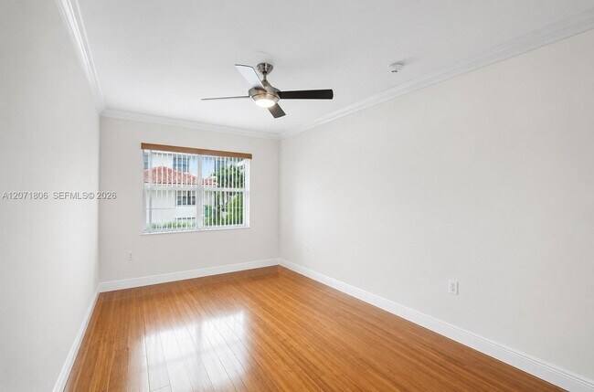 Building Photo - 2561 W 60th Pl