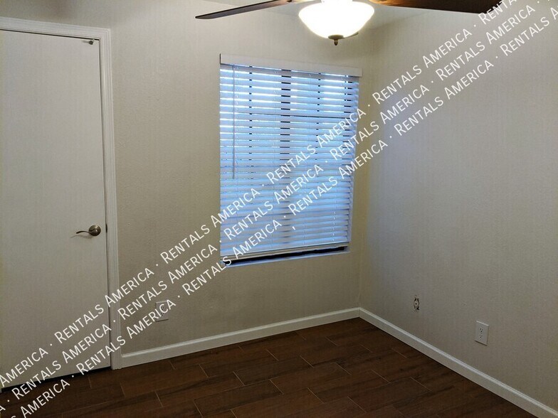 Building Photo - 8888 N 47th Ave