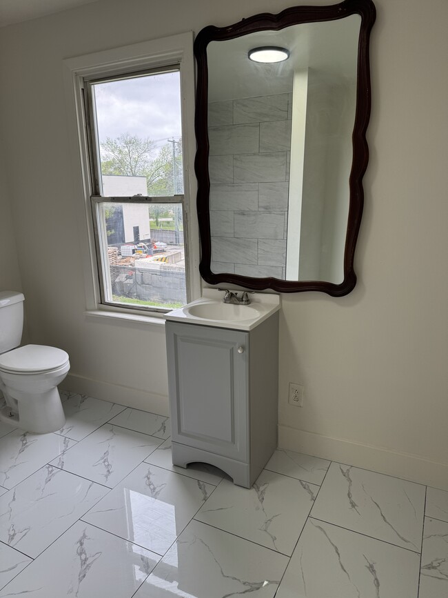 Building Photo - 924 N Kresson St