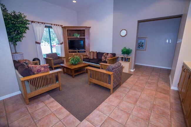 Building Photo - Beautiful 2-Story Home, 5 Bedroom, 3 Full ...