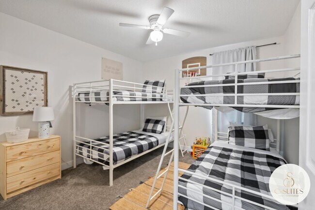 Building Photo - 1709 NW 33rd Pl