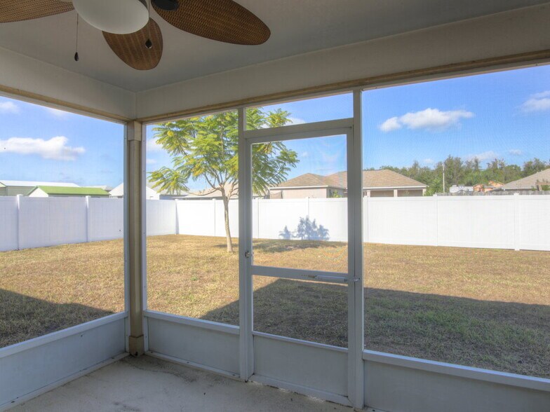 Building Photo - 5002 Quercus Loop