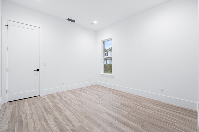 Building Photo - 18211 SE Old Trail Dr W