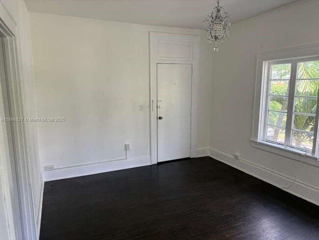 Building Photo - 124 Mendoza Ave