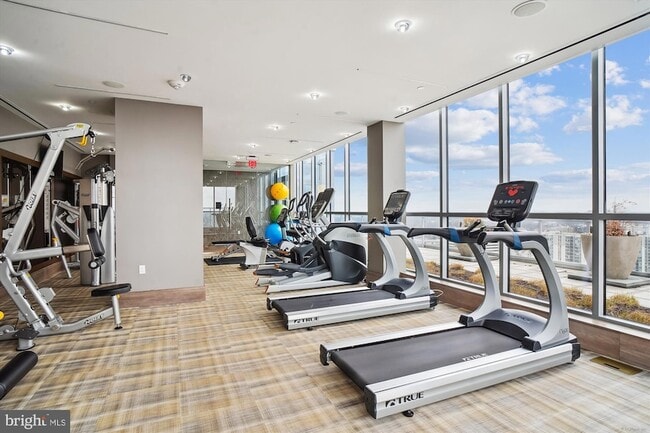 Building Photo - 930 Rose Ave