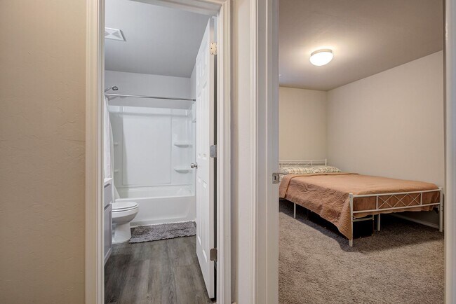Building Photo - 3 bed 2 bath 2 car garage only two years o...