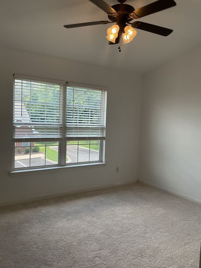 Building Photo - Move-In Ready 2-Bedroom Townhouse in the H...