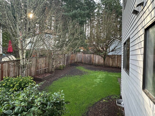 Building Photo - Beautiful 4BD Home | Fireplace, Fenced Backyard, Deck, Garage & A/C