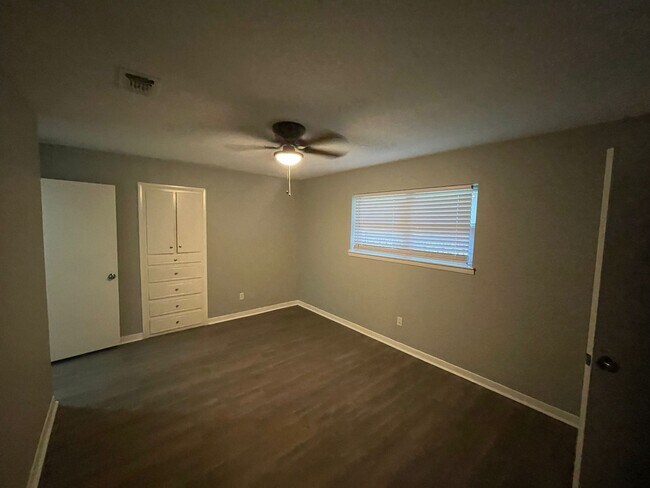 Building Photo - 6172 Whitman Ave