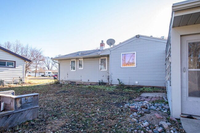 Building Photo - 206 5th Ave E