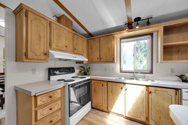 Building Photo - 3-Bedroom 2-Bathroom home with HUGE Shop in Cedar Flats