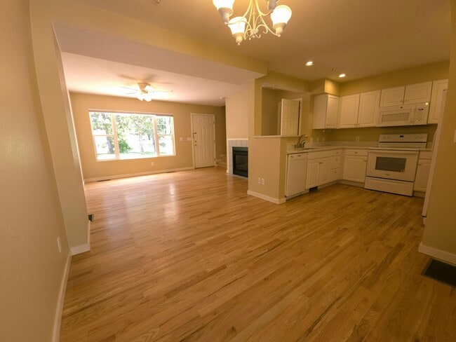Building Photo - Available Now. Wellman Creek Condo