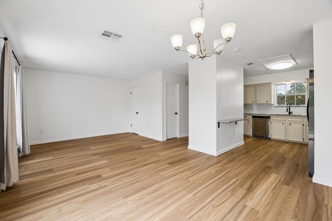 Building Photo - 1600 Hazelwood St