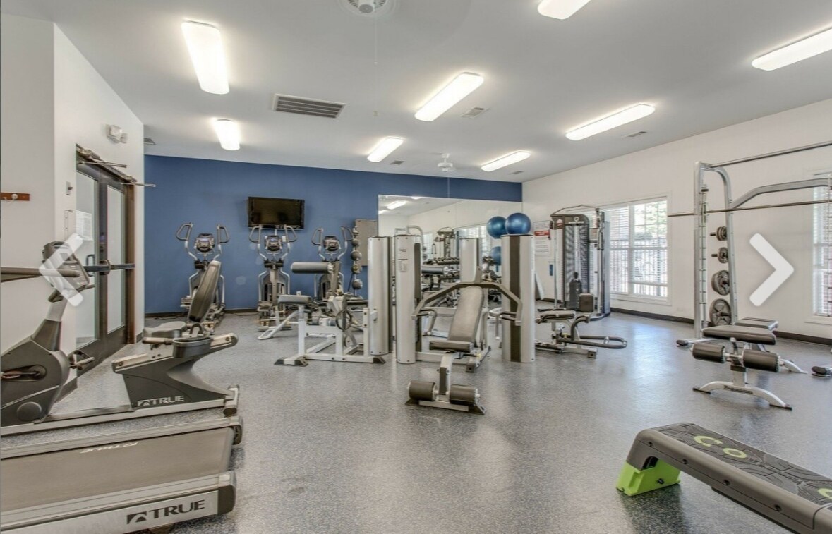 Building Photo - 2310 Elliott Ave