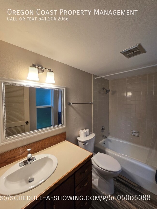 Building Photo - 600 Island Dr