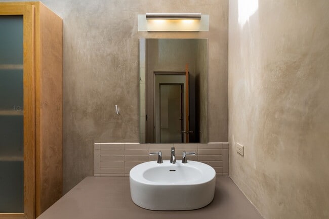 Building Photo - 875 Camino Francisca
