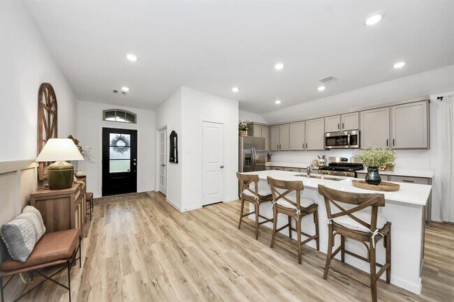 Building Photo - 31703 Daisy Draper Ln