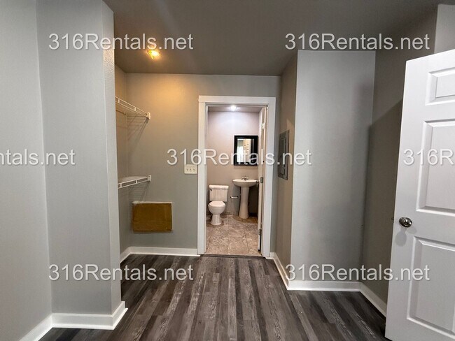 Building Photo - $595 - Available NOW! Beautiful 1 bedroom/ 1 bathroom Duplex