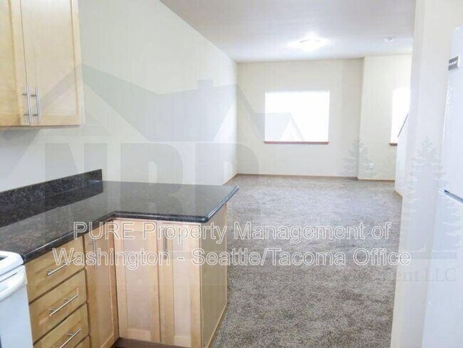 Building Photo - 8015 Pacific Ave