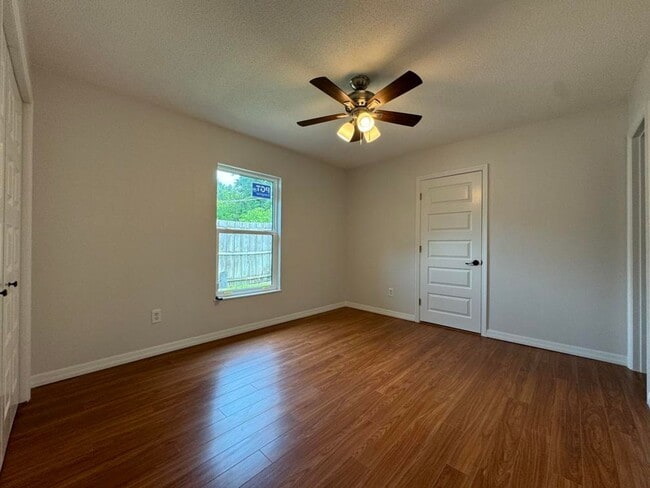 Building Photo - Adorable 3/2 with Bonus Room in Ormond Beach