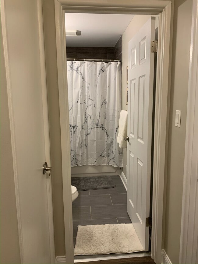 Building Photo - 438 N Gerard Ave