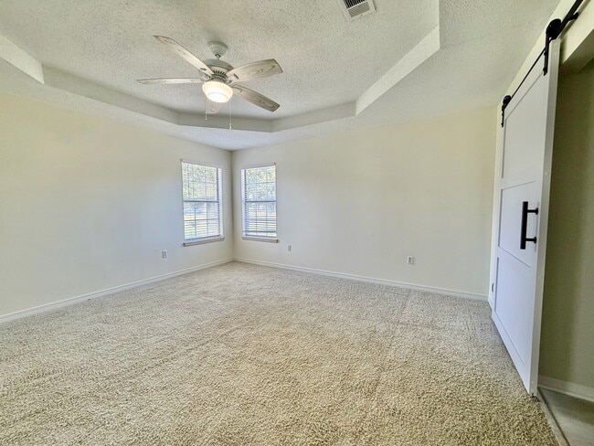 Building Photo - 437 S Shore Dr