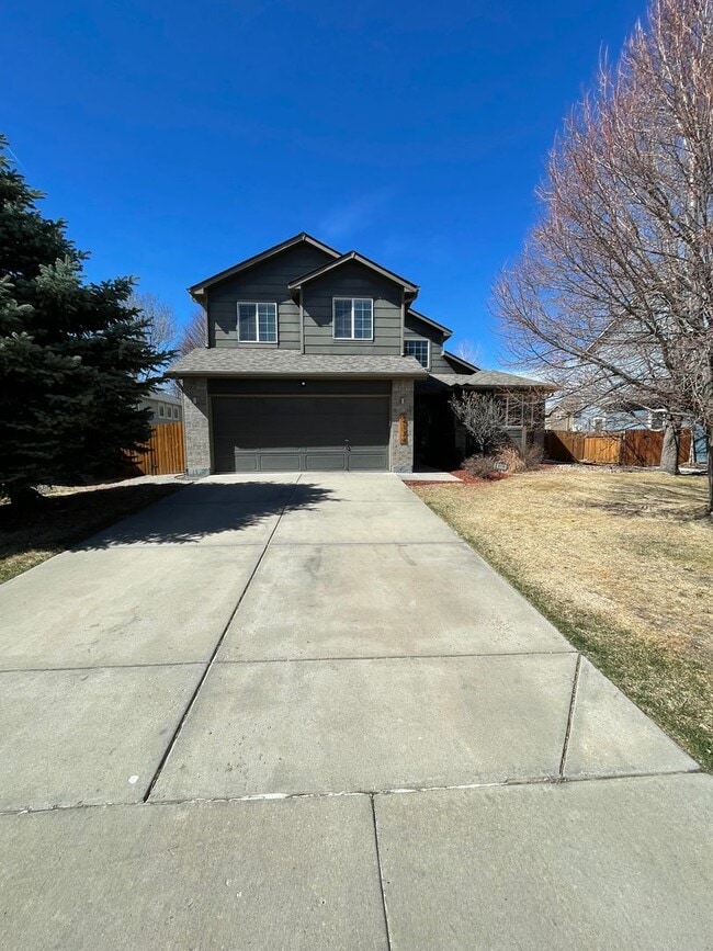 Building Photo - 4 Bedroom 3 Bathroom Home Available now!