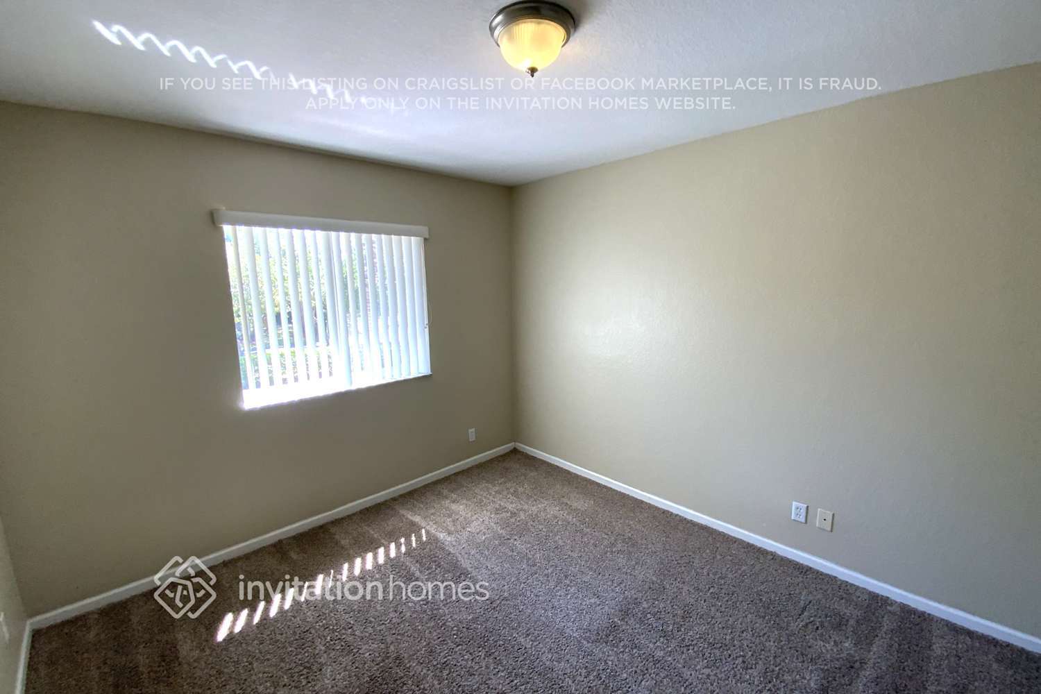 Building Photo - 2819 S Evergreen Cir