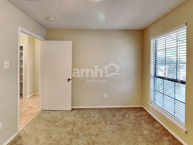 Building Photo - 3717 Flagstone Ave