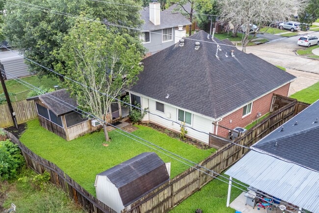 Building Photo - 3503 Riverside Dr