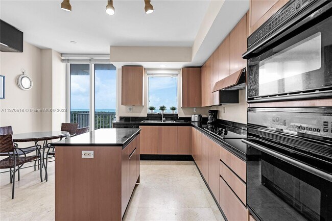 Building Photo - 789 Crandon Blvd
