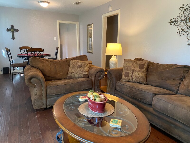 Building Photo - 601 Turner St