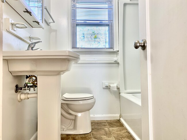 Building Photo - 149 Chichester Ave