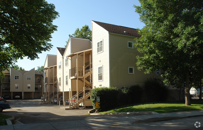 Primary Photo - Davis Park Apartments