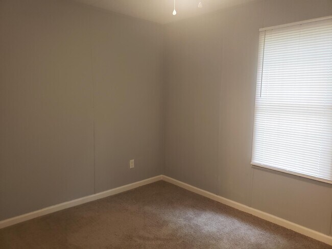Building Photo - 1654 Jersey Dr