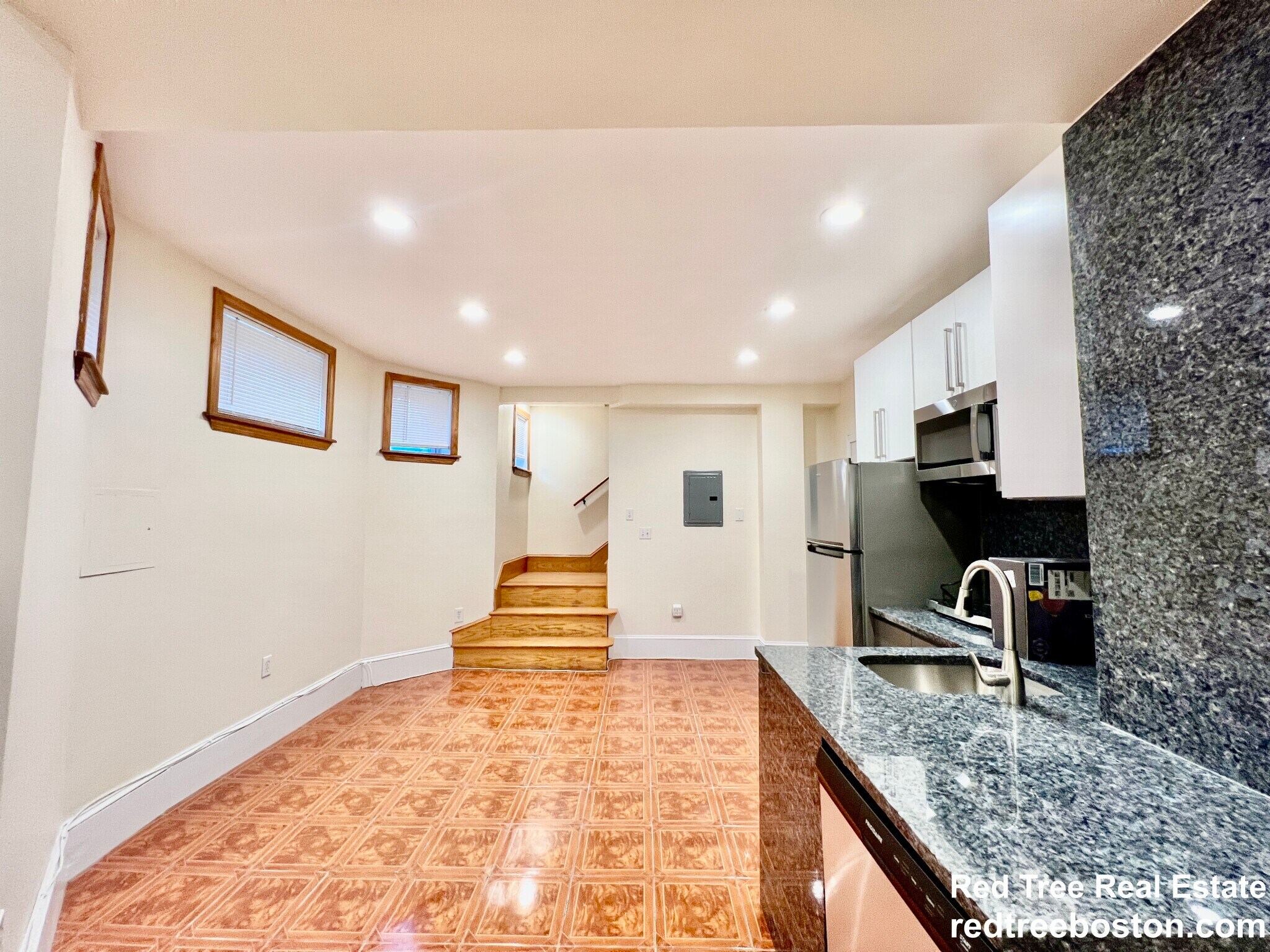 Building Photo - 69 Babcock St