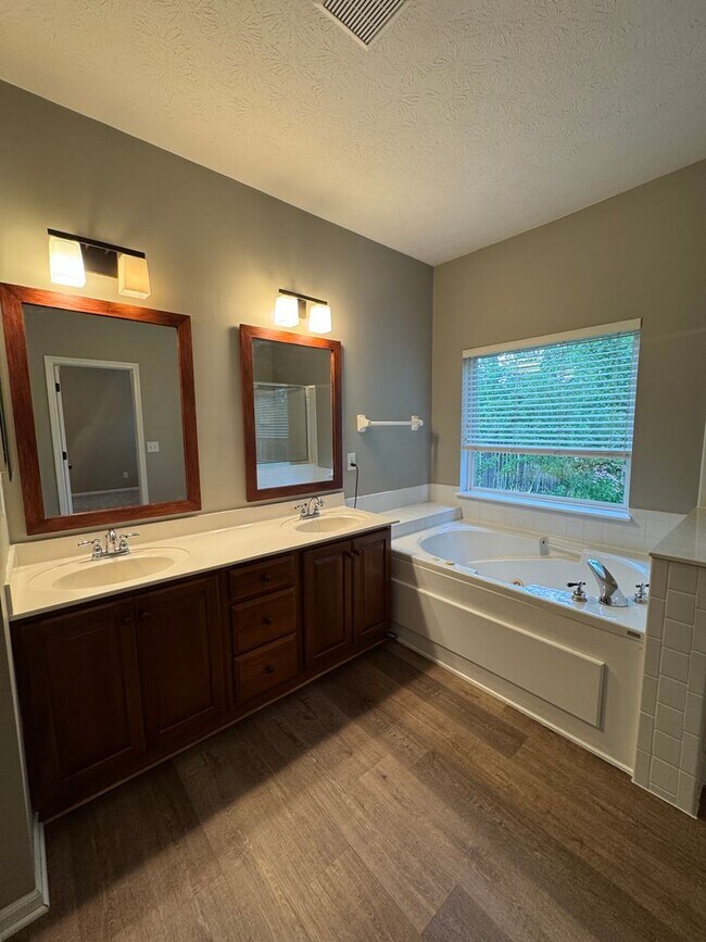 Building Photo - 13373 Grosbeak Ct