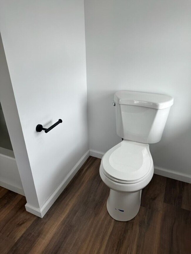 Building Photo - 129 E Market St