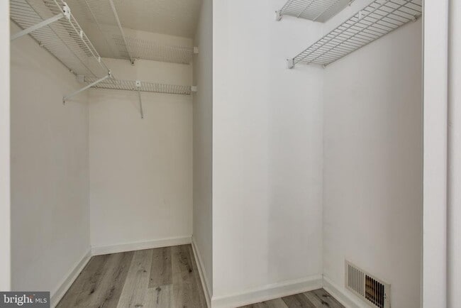 Building Photo - 7805 Edmunds Way