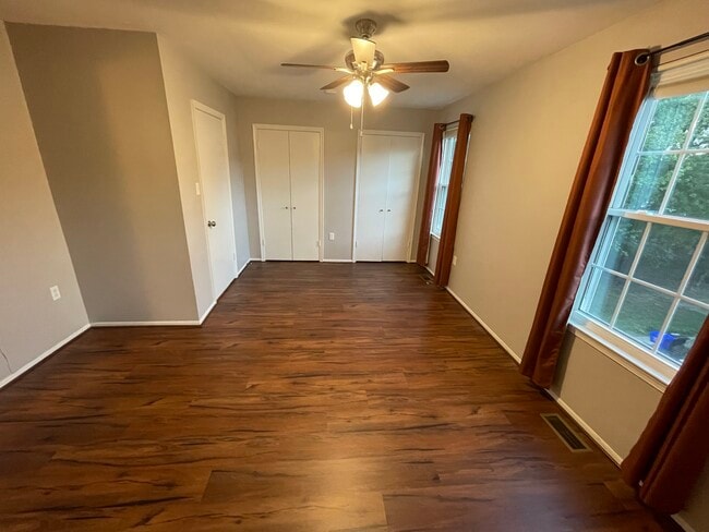 Building Photo - 15039 Cherrywood Dr