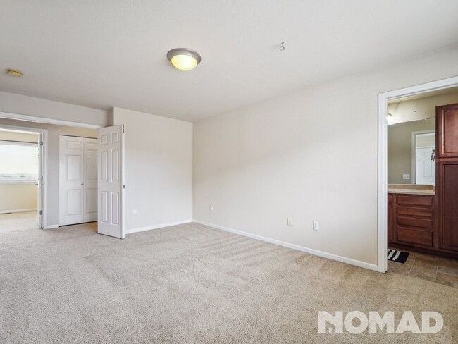 Building Photo - 3 Bedroom Condo in Denver