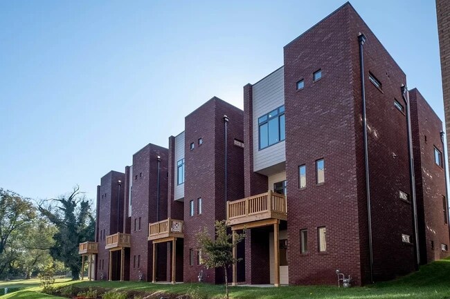 Building Photo - 1610 Marshall Hollow Dr