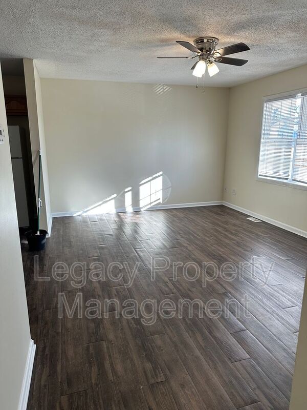 Building Photo - 705 Providence Rd