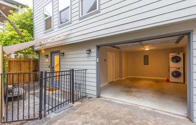 Building Photo - 1716 Colquitt St
