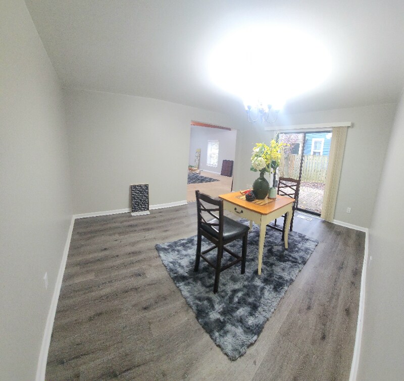 Building Photo - 726 Michigan St