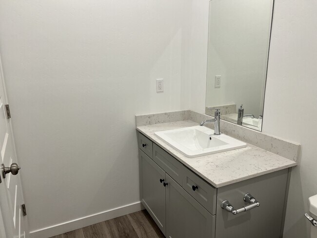 Building Photo - 9634 Maple Ter Ln