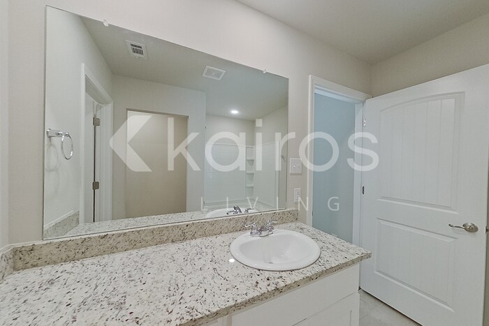Building Photo - 405 Mango Dr