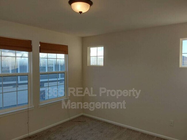 Building Photo - 1561 Pelican Lakes Point