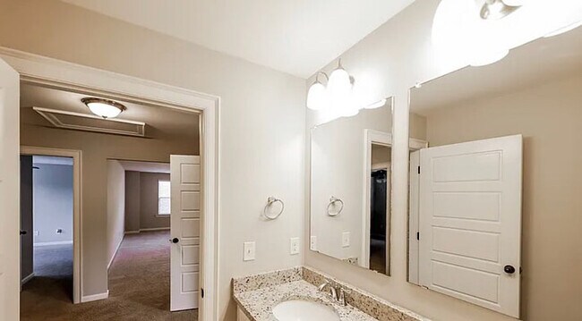 Building Photo - 1205 Hunters Gate Dr