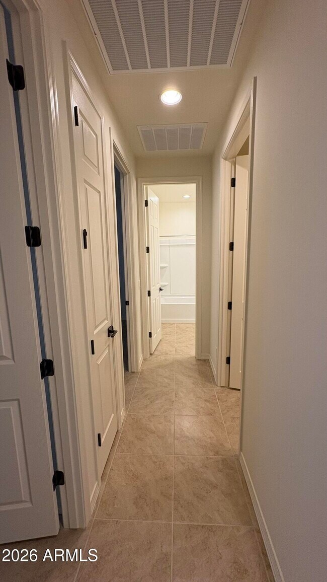 Building Photo - 5602 W Mauna Loa Ln